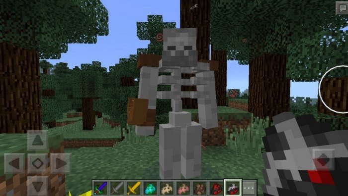 A big and scary skeleton in Pocket Edition